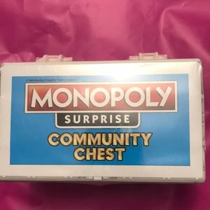 MONOPOLY SURPRISE
Exclusive Collectible Community Chest